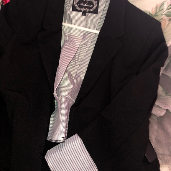 Blazer - Picture 2 of 4